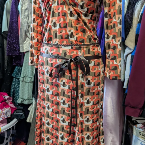 *Sold*Geometric Print Set with Ring Detail - Picture 6 of 9